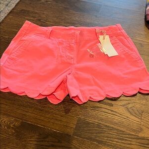 Vineyard vines bright pink scalloped shorts NWT Size 4